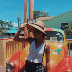 Meet your Posher, Demi